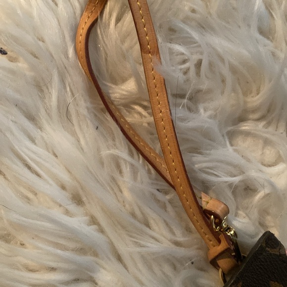 barley used beautiful Louis Vuitton hand bag - Picture 6 of 11